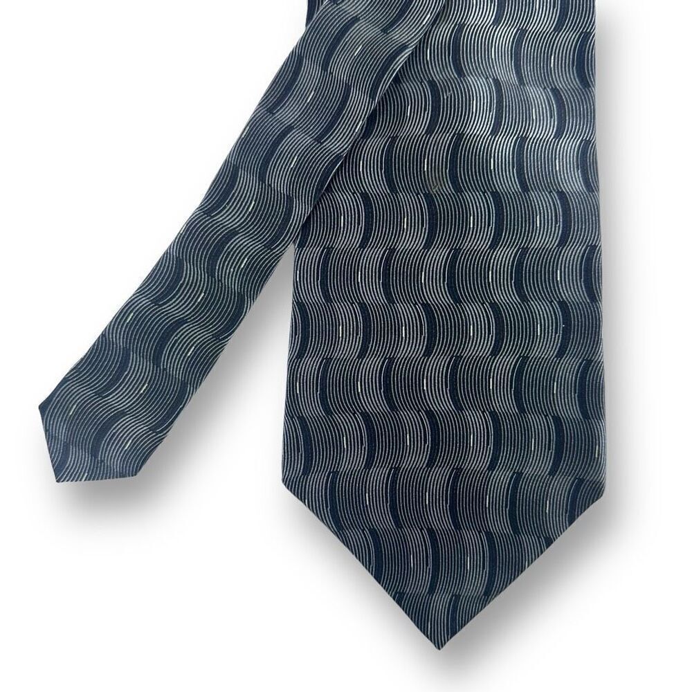 Bill Blass Black Label Men's Silk Necktie Black Geo Wave Pattern Psychadelic‎